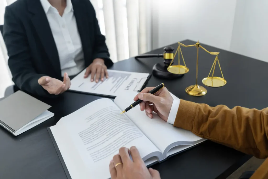 conversación con abogados