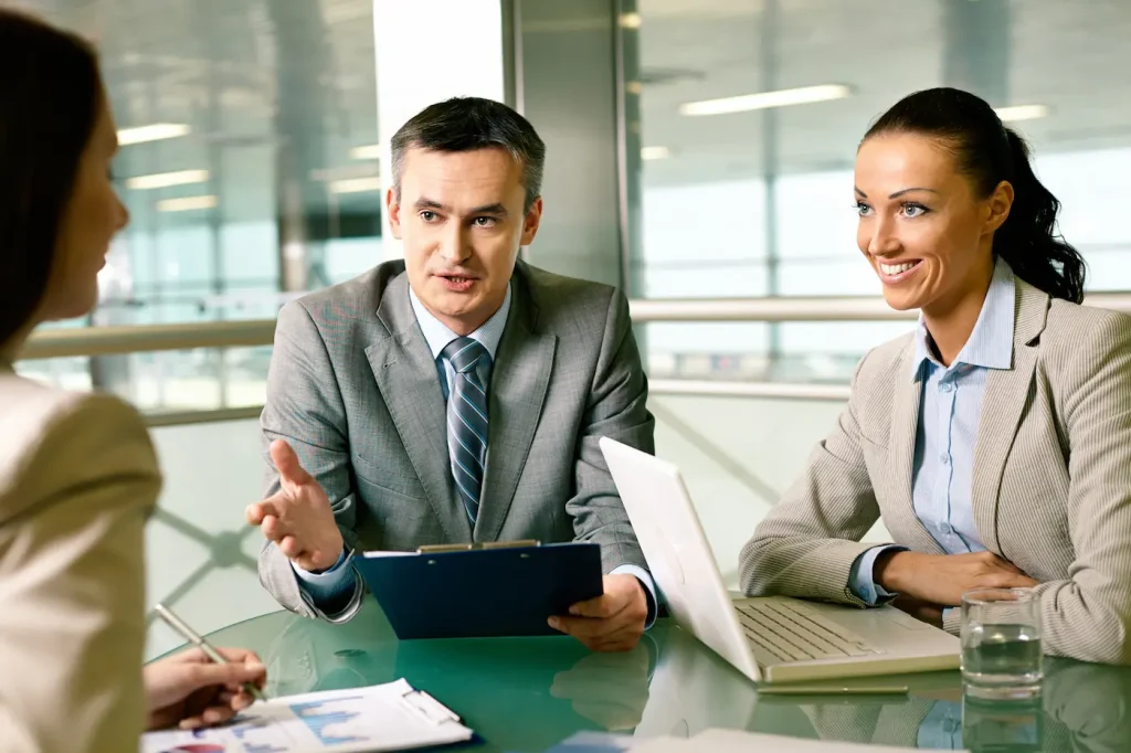consultar con abogados